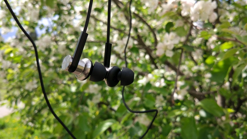 Внутриканальные гибридные наушники Xiaomi Mi In-Ear Headphone Pro