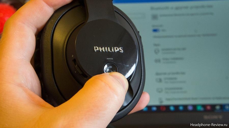 Кнопка включения беспроводного режима у наушников Philips SHB7150