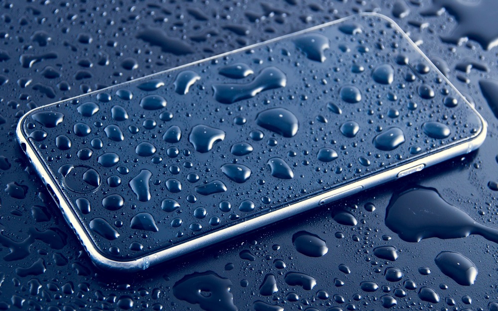 Режим наушников в iPhone не отключается по причине высокой влажности воздуха